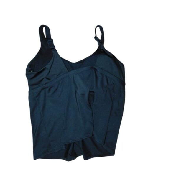 Nike Swim Size 2X Plus Size Black Athletic Style Swim Top NWT $64 - Picture 2 of 2